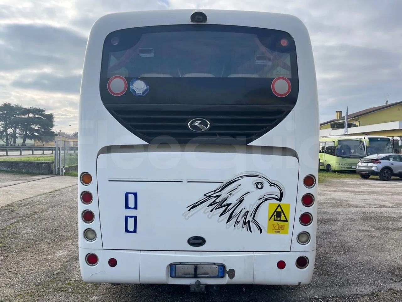 King Long XMQ6900 XMQ6900-3 - Euro5 - 178kW - 8.995mt - rear hatch closed