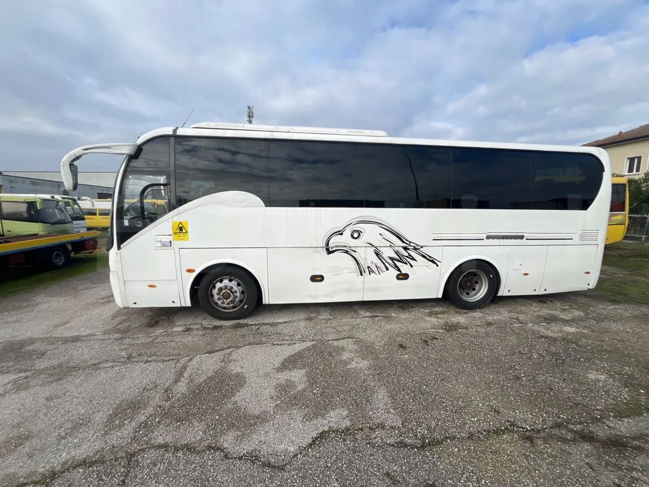 King Long XMQ6900 XMQ6900-3 - Euro5 - 178kW - 8.995mt - left side photo