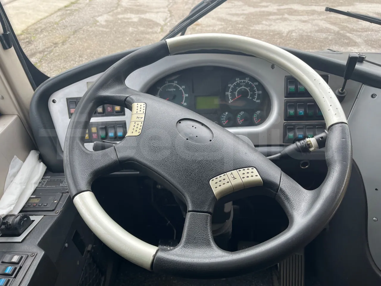 King Long XMQ6900 XMQ6900-3 - Euro5 - 178kW - 8.995mt - steering wheel photo