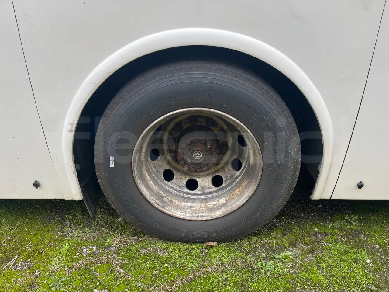 King Long XMQ6900 XMQ6900-3 - Euro5 - 178kW - 8.995mt - rear left tire photo