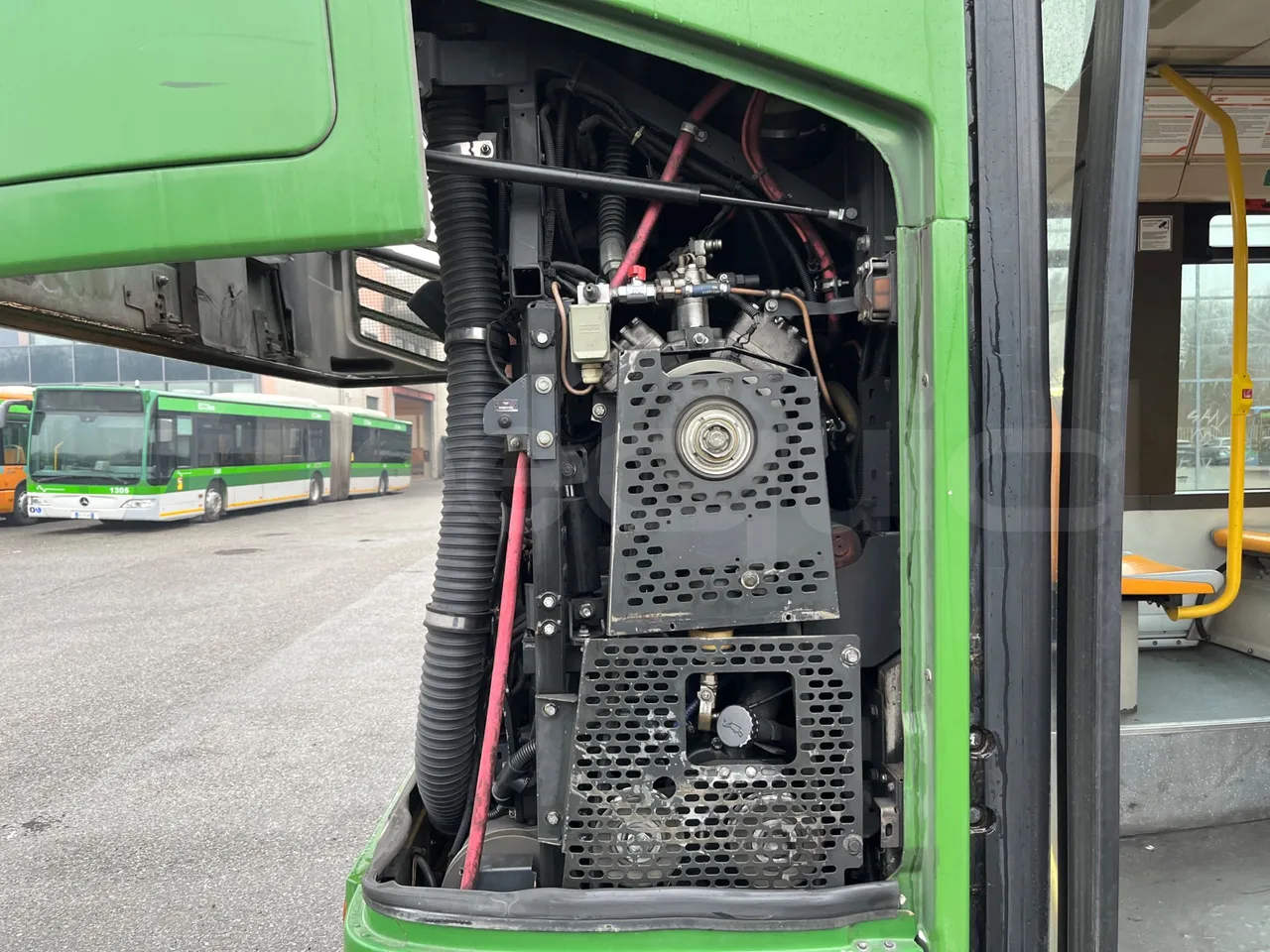 Irisbus Citelis PS09D1 PS09D1-98  - Euro5 - 213kW - 11.990mt - air conditioning compressor