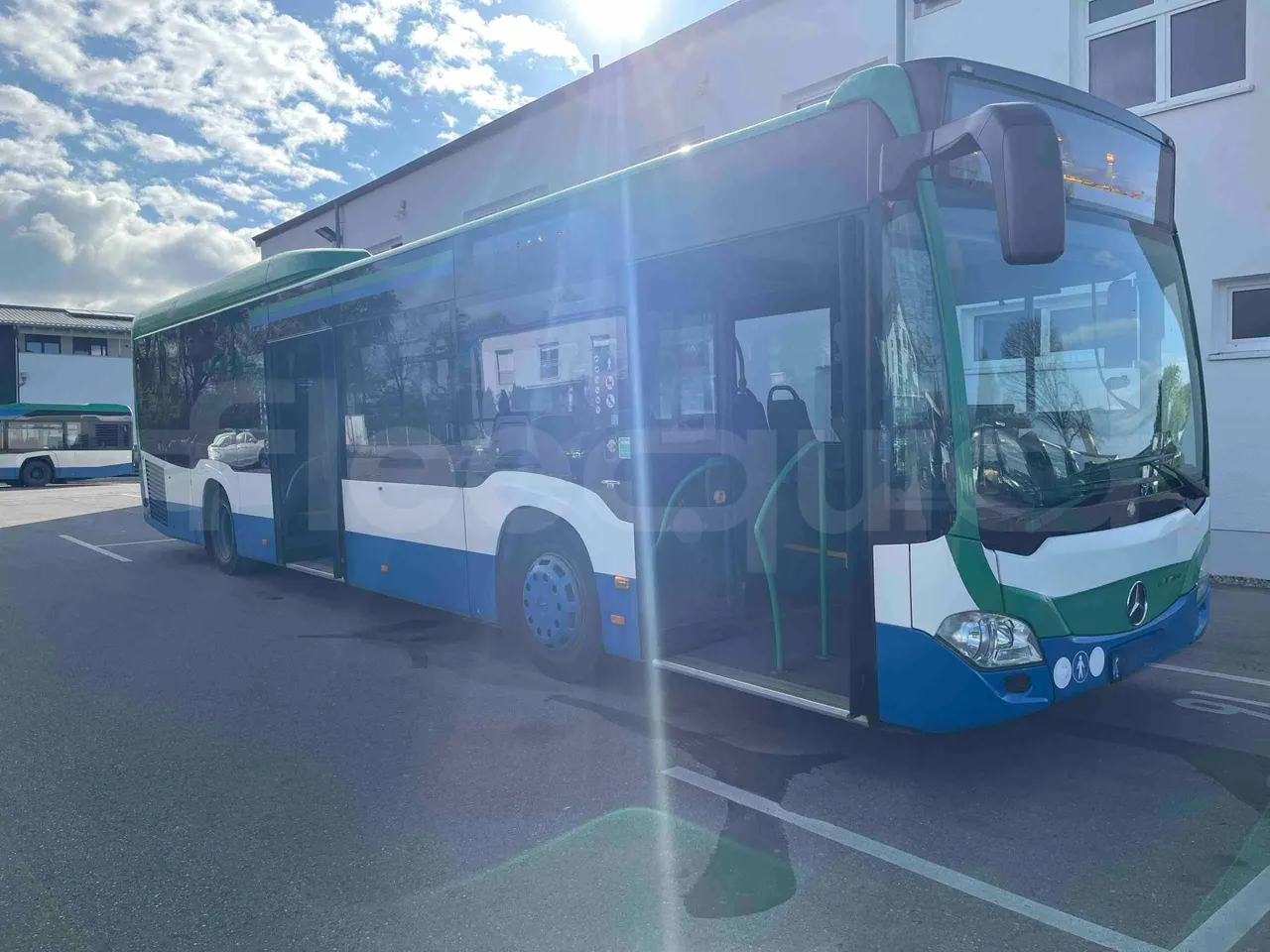 Mercedes-Benz Citaro O 530 LE - Euro 6 - 220 kW - 12.170 mt - 3/4 right front doors open