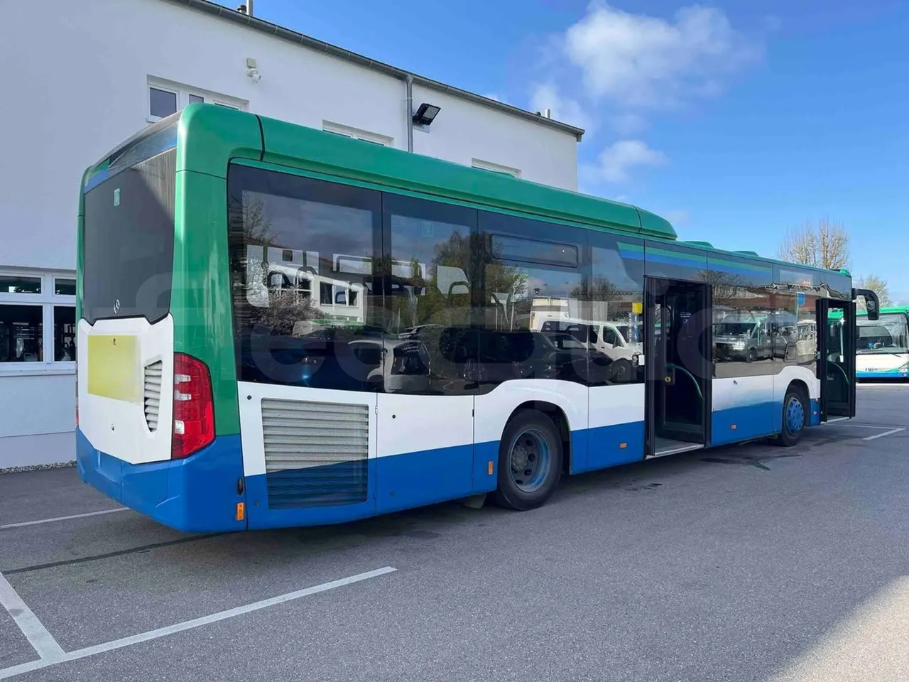 Mercedes-Benz Citaro O 530 LE - Euro 6 - 220 kW - 12.170 mt - 3/4 right rear doors open
