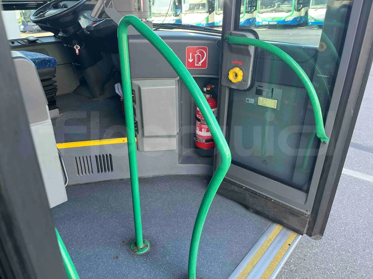Mercedes-Benz Citaro O 530 LE - Euro 6 - 220 kW - 12.170 mt - handrails photo