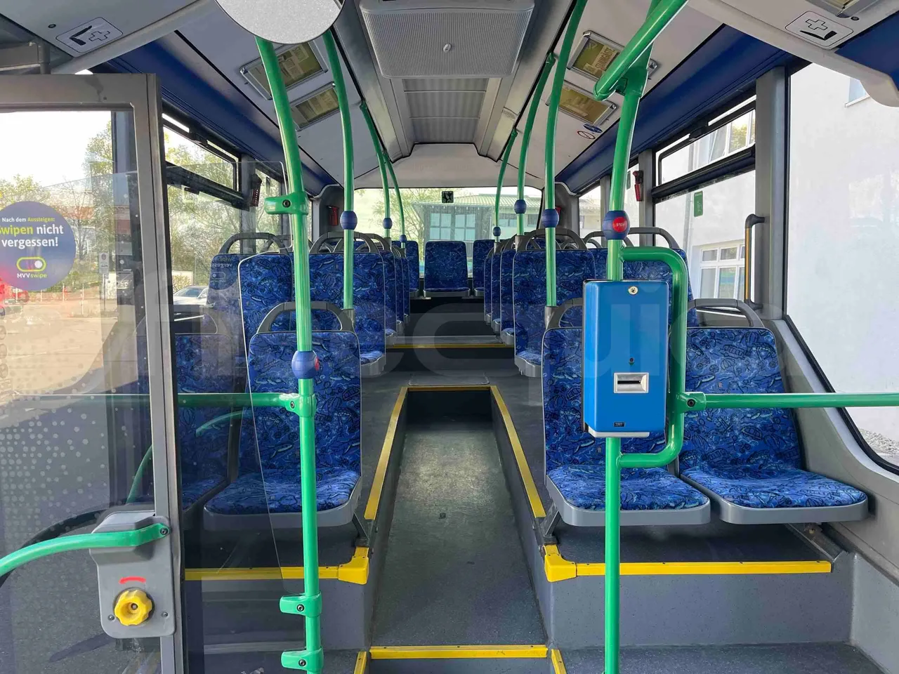 Mercedes-Benz Citaro O 530 LE - Euro 6 - 220 kW - 12.170 mt - reverse view middle aisle