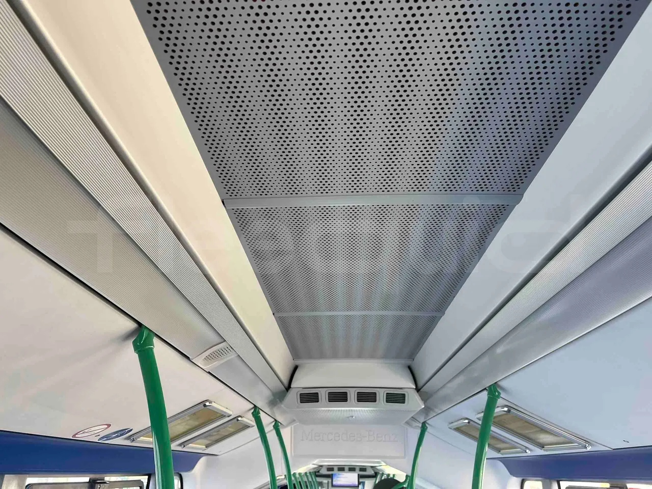 Mercedes-Benz Citaro O 530 LE - Euro 6 - 220 kW - 12.170 mt - overhead compartments photo