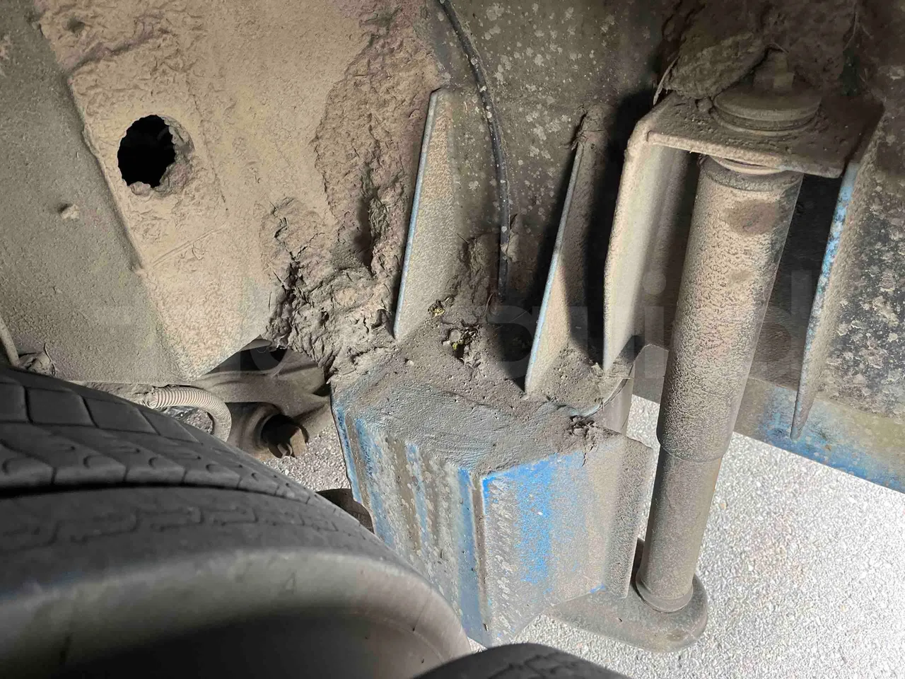 Mercedes-Benz Citaro O 530 LE - Euro 6 - 220 kW - 12.170 mt - axel 3 shock absorbers 1 right