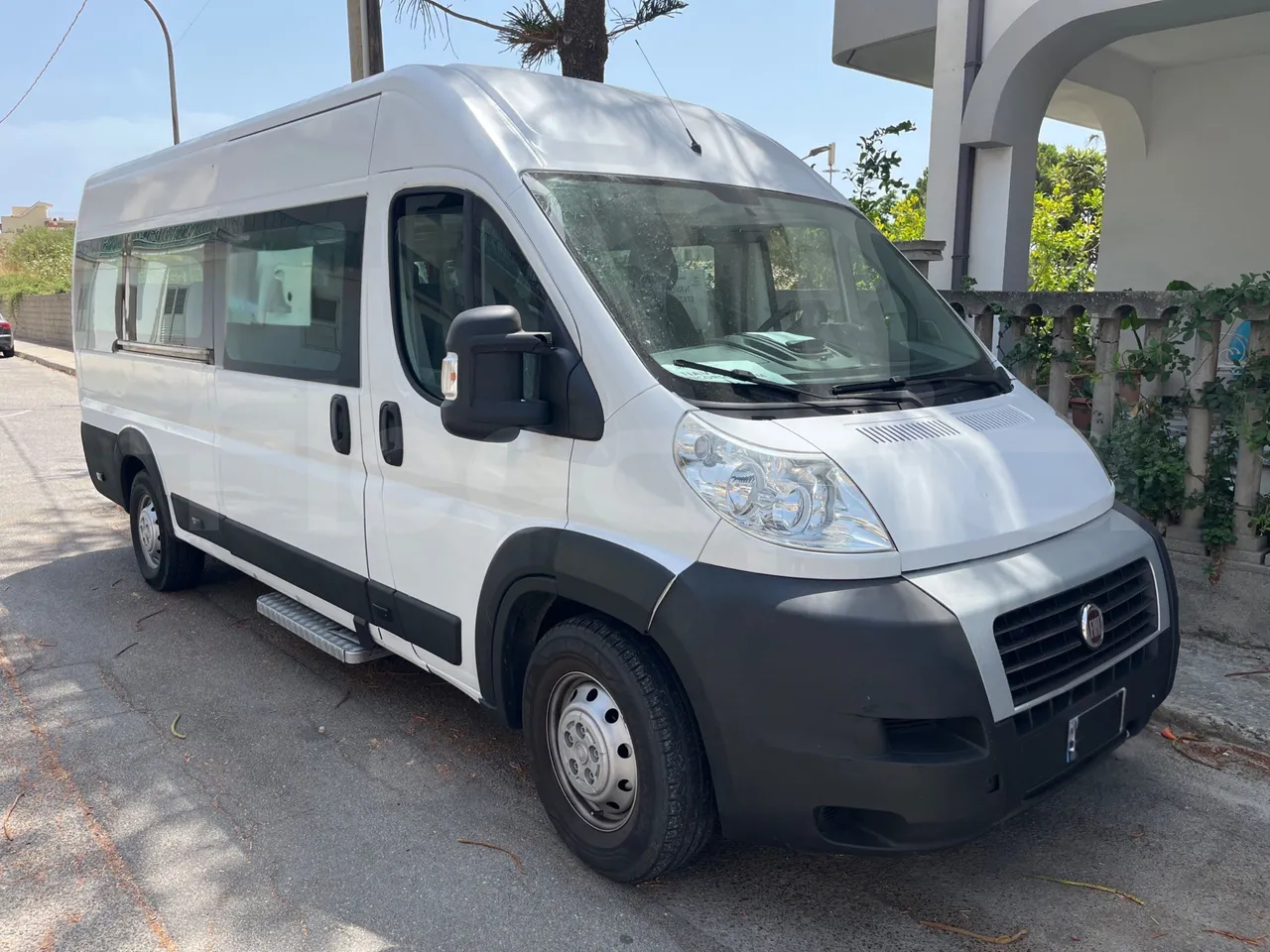 Fiat Ducato - 3/4 front right doors