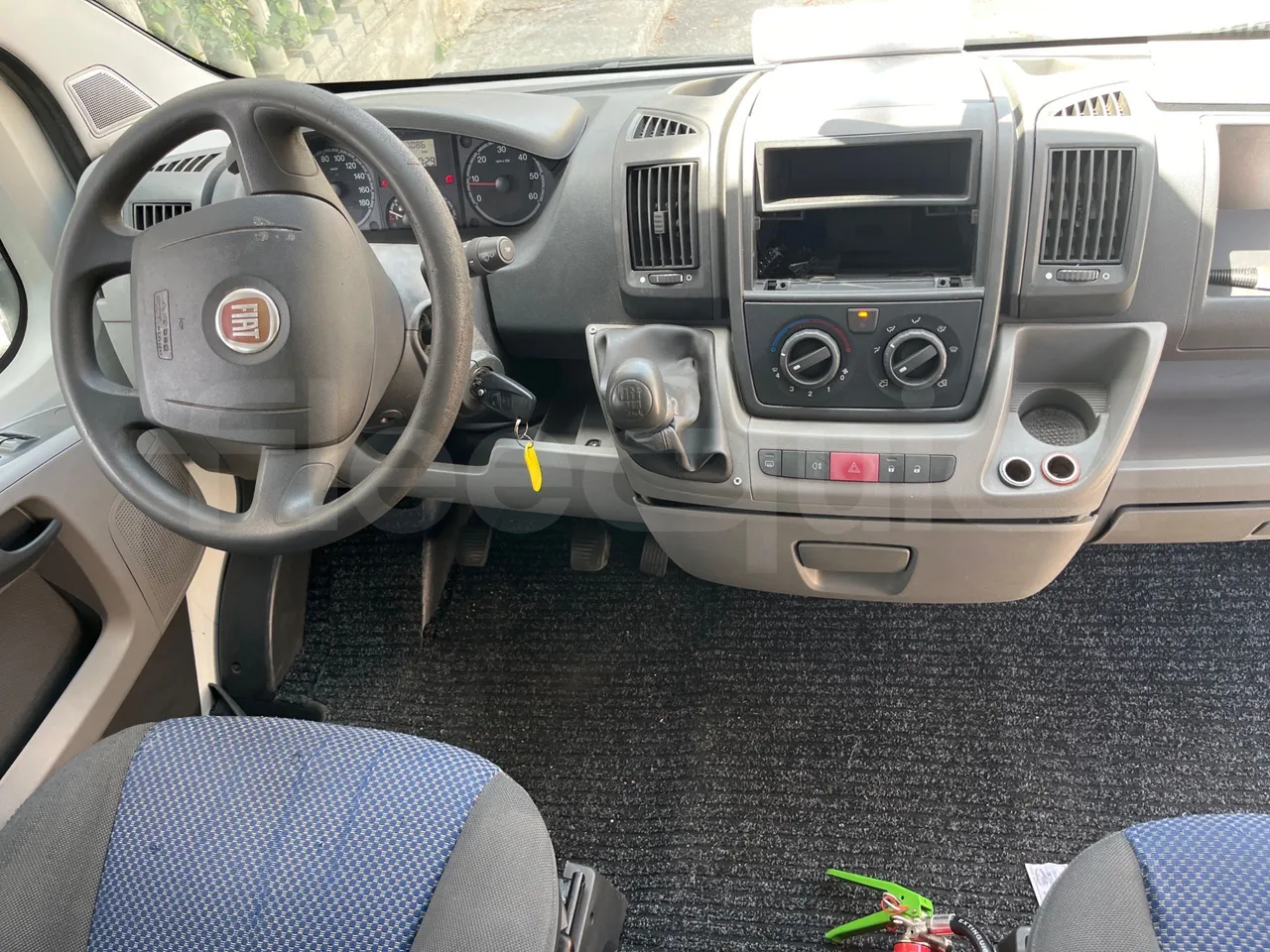 Fiat Ducato - steering wheel photo