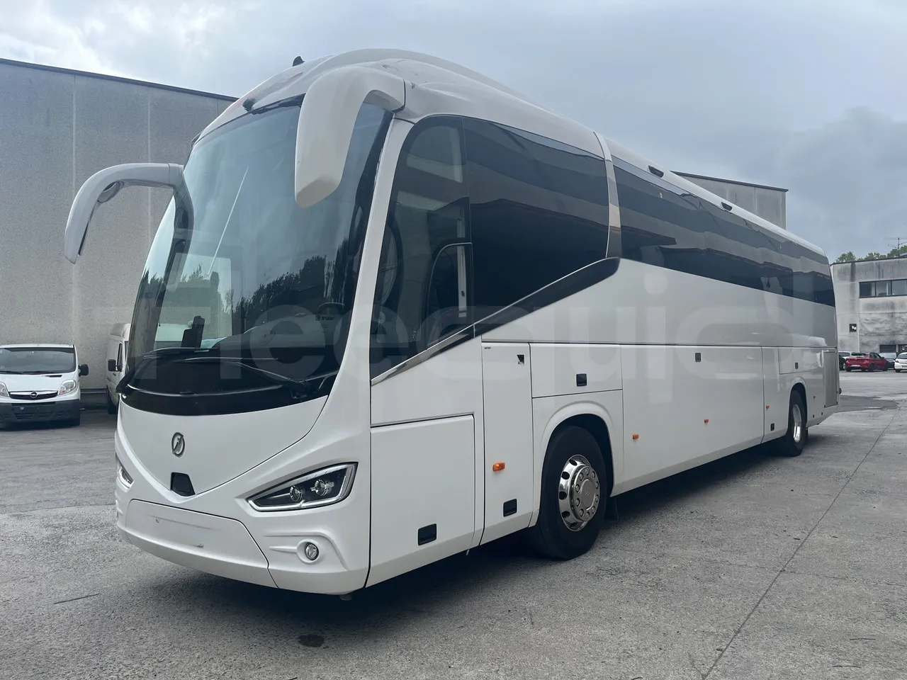 Irizar i6s - 3/4 Front Left Side