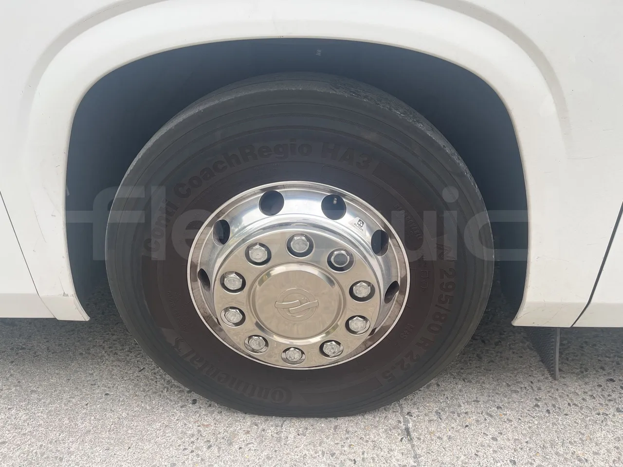 Irizar i6s - Second Axle Left Side: Complete Wheel