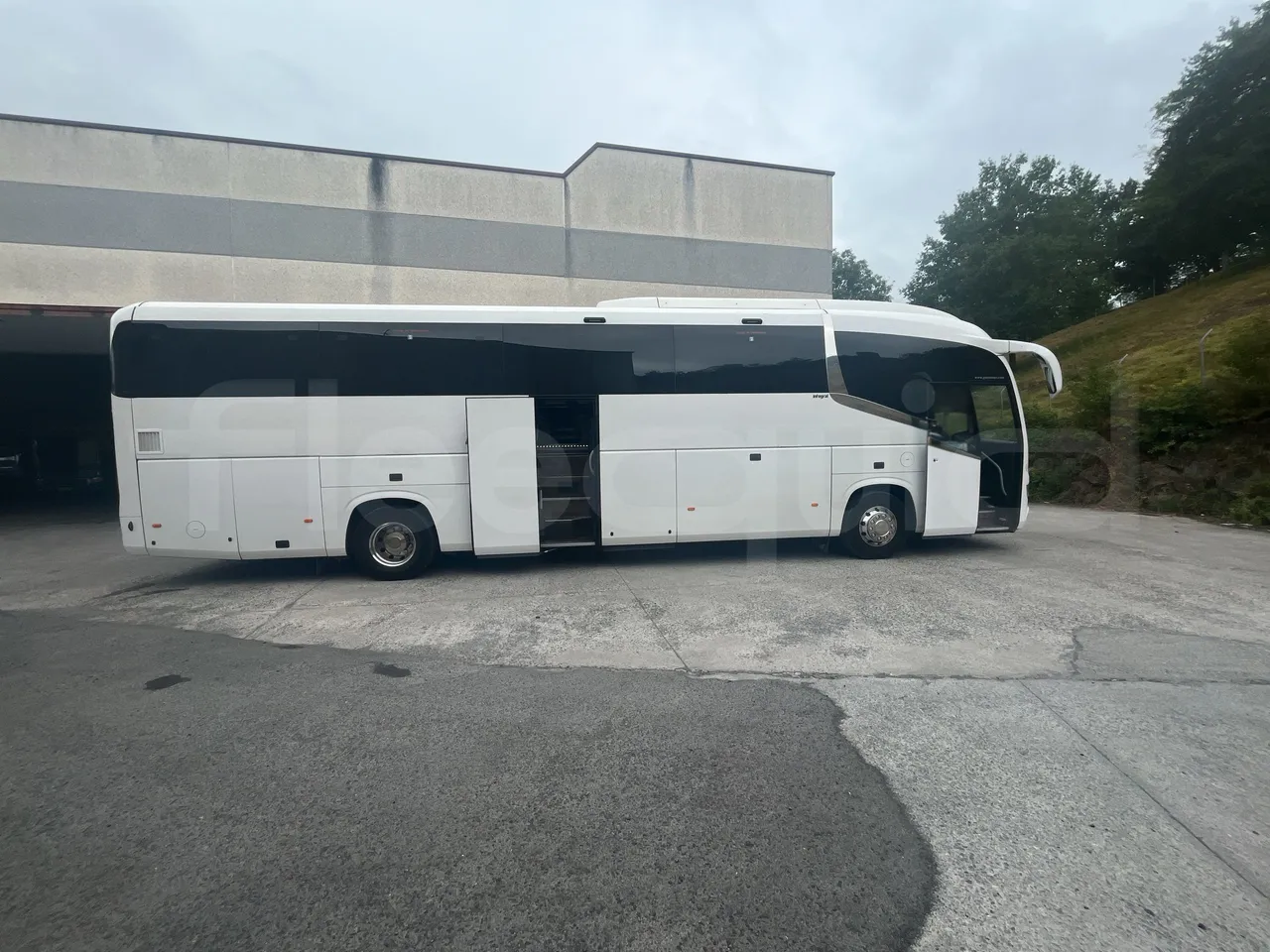 Irizar i6s - Right Side Doors Open