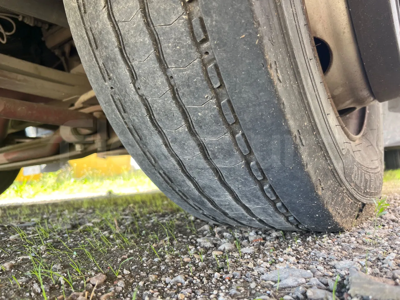 Iveco Cacciamali C5032 -EUR3 -154kW -9.3m - tread condition front tires left