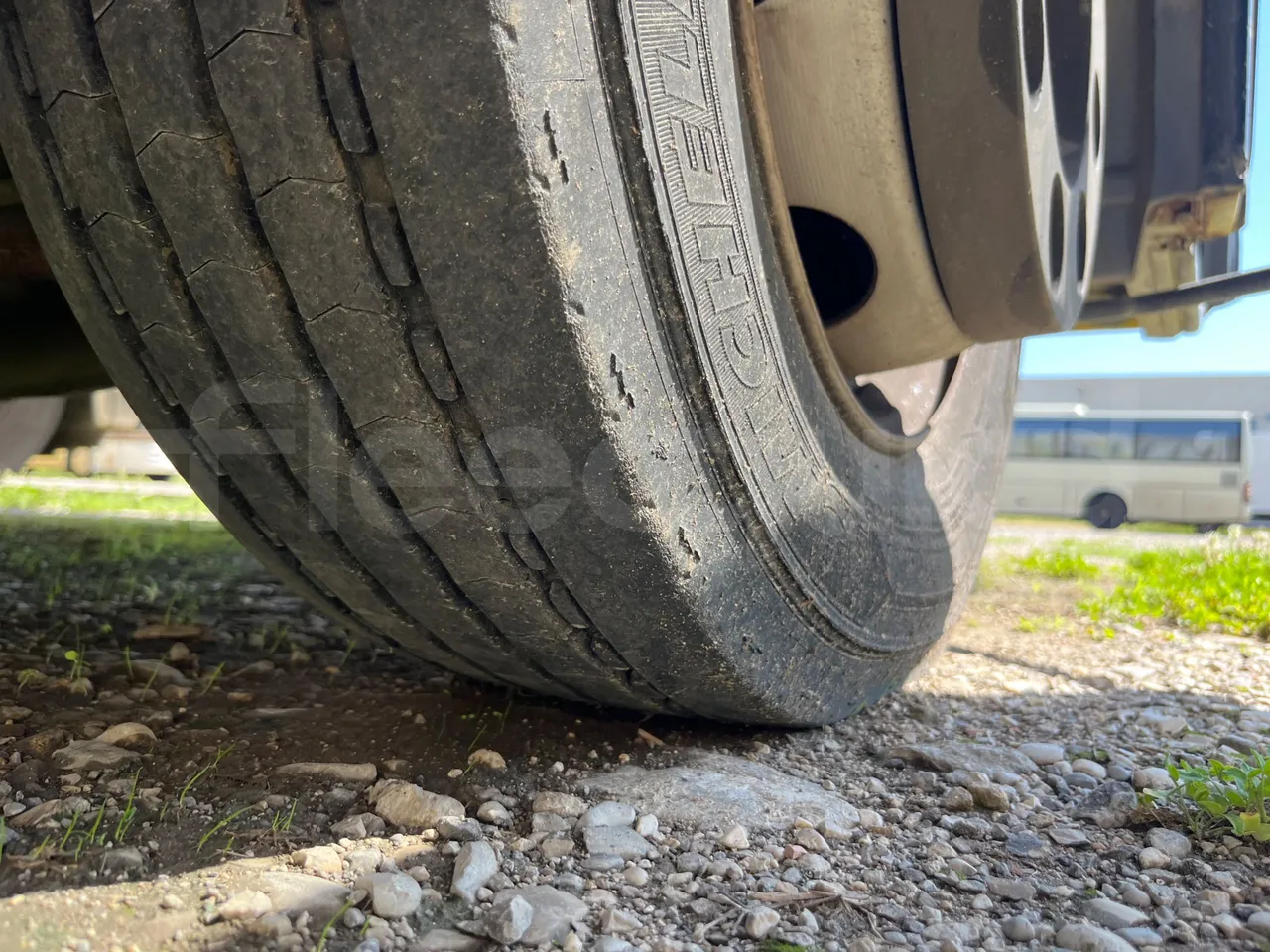 Iveco Cacciamali C5032 -EUR3 -154kW -9.3m - tread condition front tires right