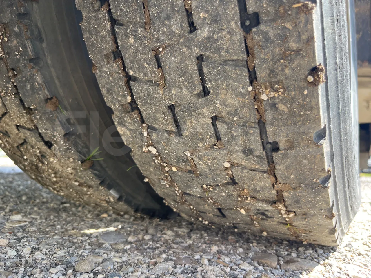 Iveco Cacciamali C5032 -EUR3 -154kW -9.3m - tread condition second axle tires right