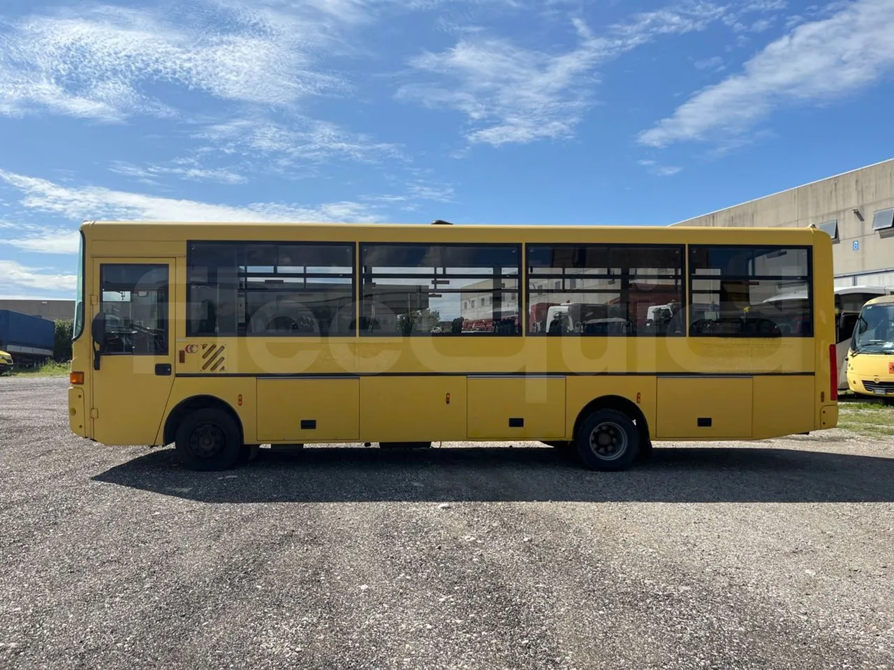 Iveco Cacciamali C5032 -EUR3 -154kW -9.3m - left side photo