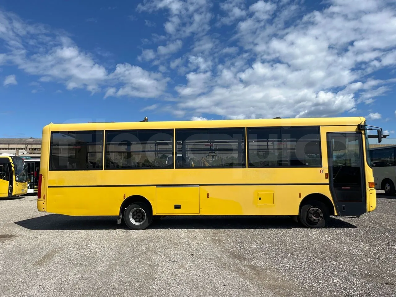 Iveco Cacciamali C5032 -EUR3 -154kW -9.3m - right side doors closed