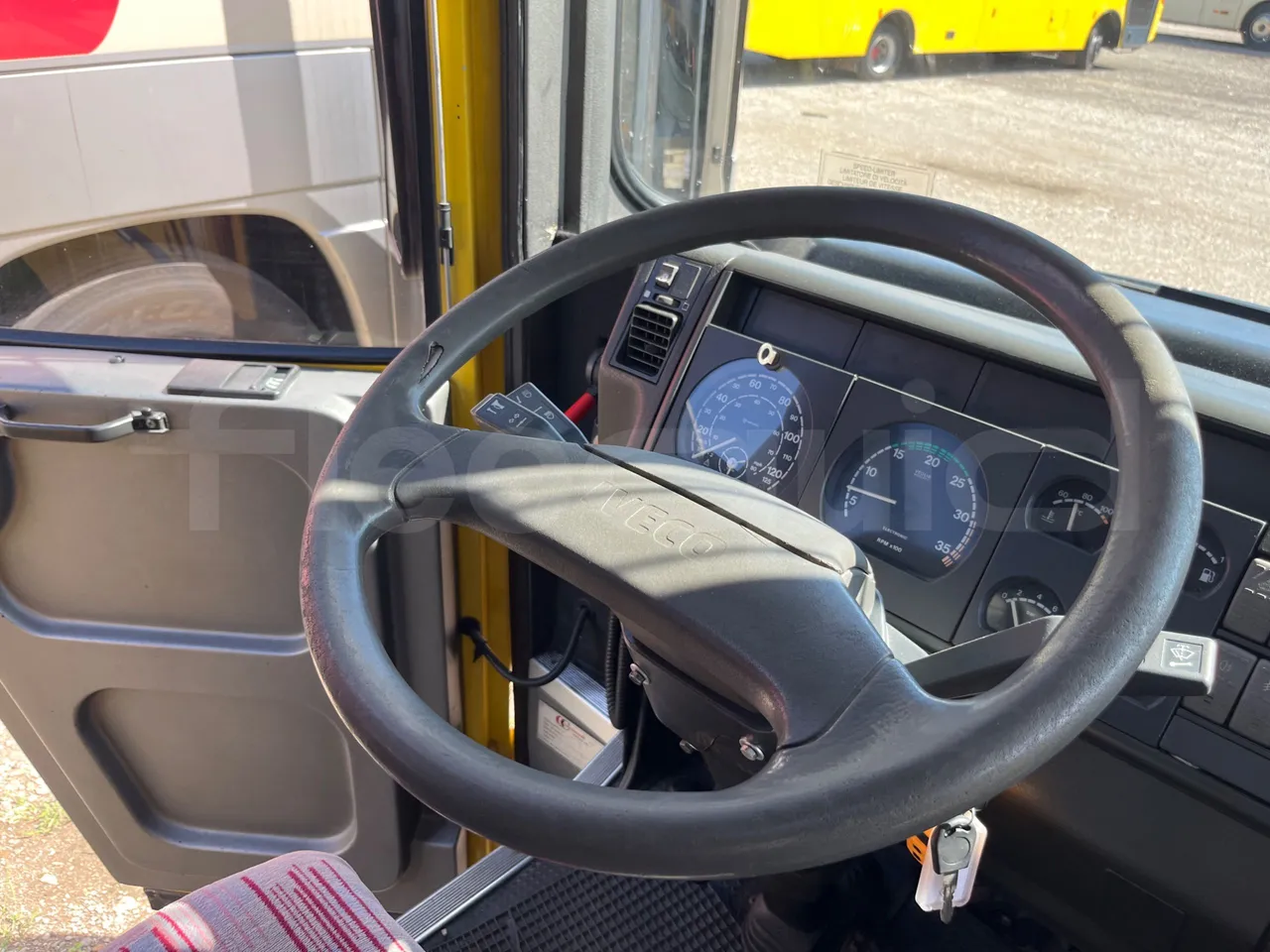 Iveco Cacciamali C5032 -EUR3 -154kW -9.3m - steering wheel photo