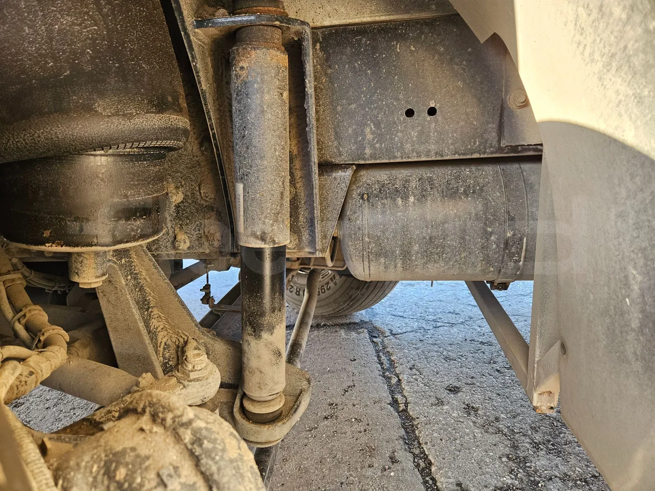 Man SCOLER 3 - EURO5 - 213kW - 12,72m - front shock absorbers left