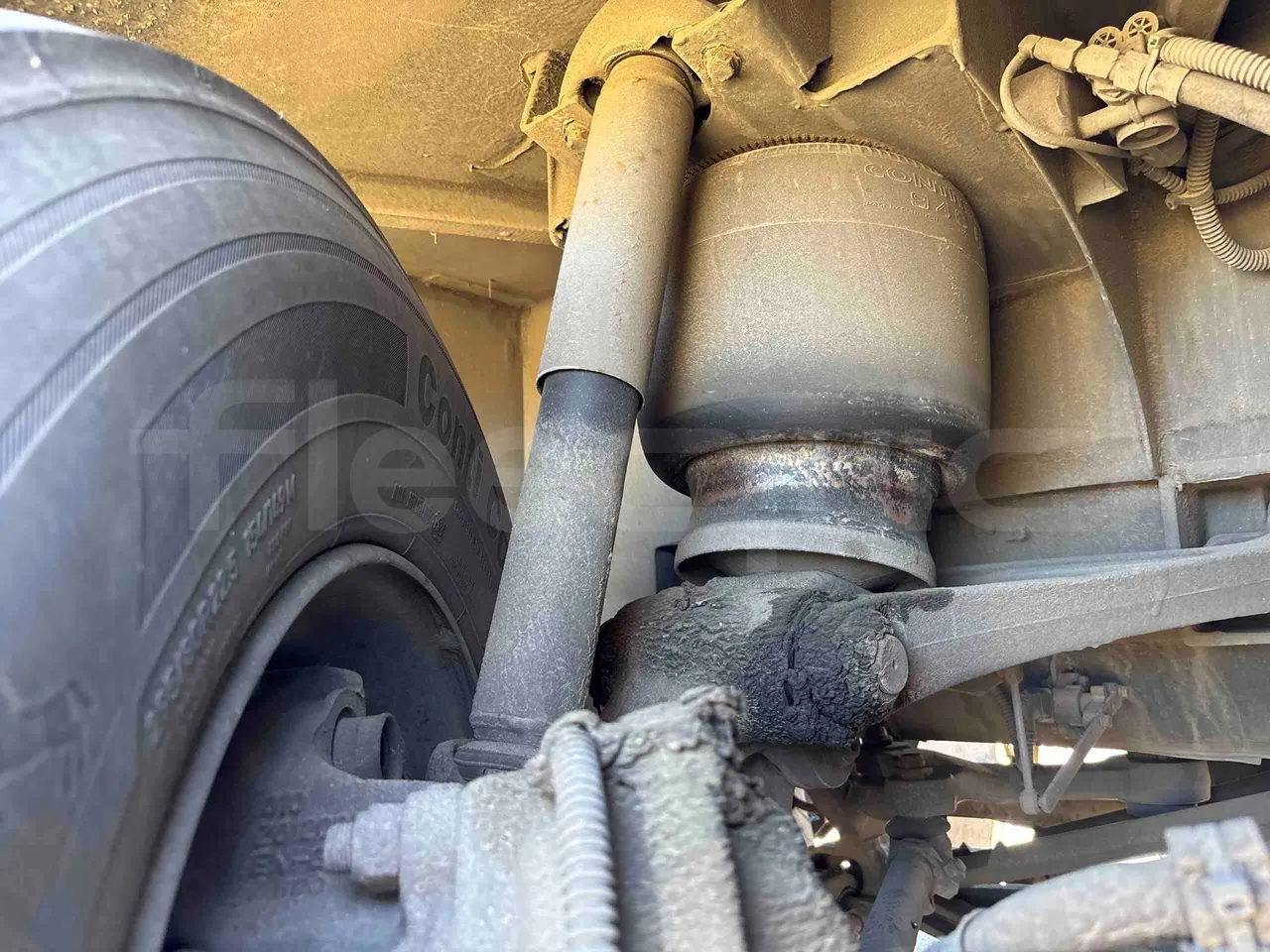 Setra S516 - First Axle Shock Absorbers Right Side