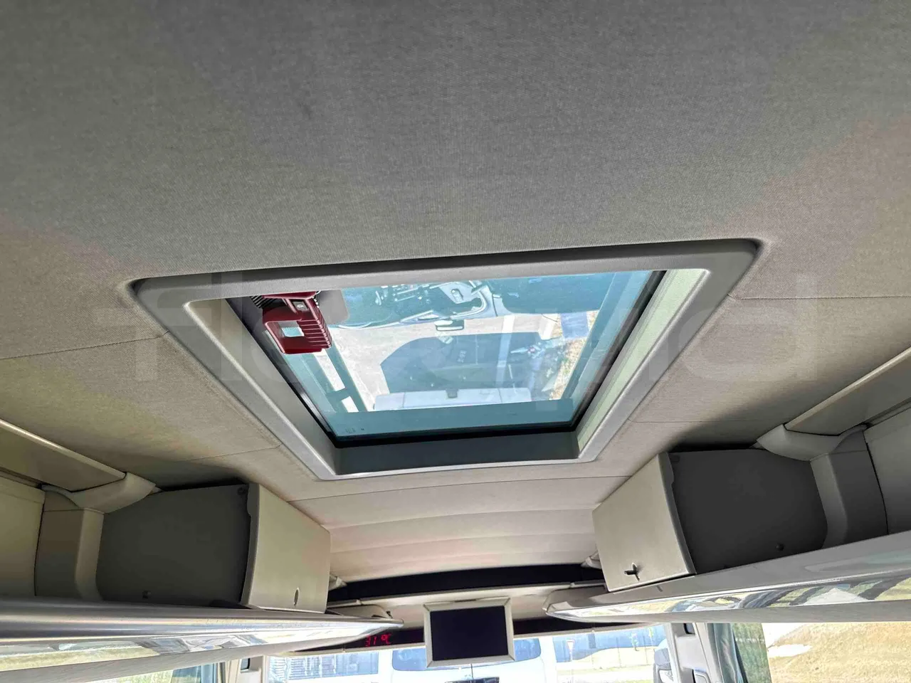 Setra S516 - Roof Hatch 1