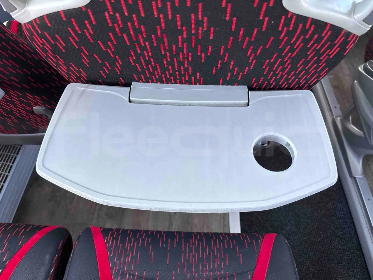 Setra S516 - Table