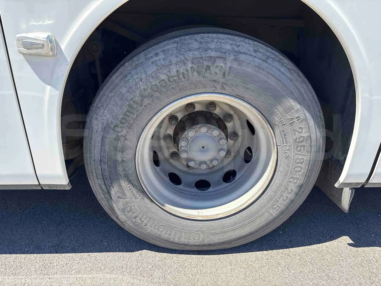 Setra S516 - First Axle Left Side: Tyre Tread
