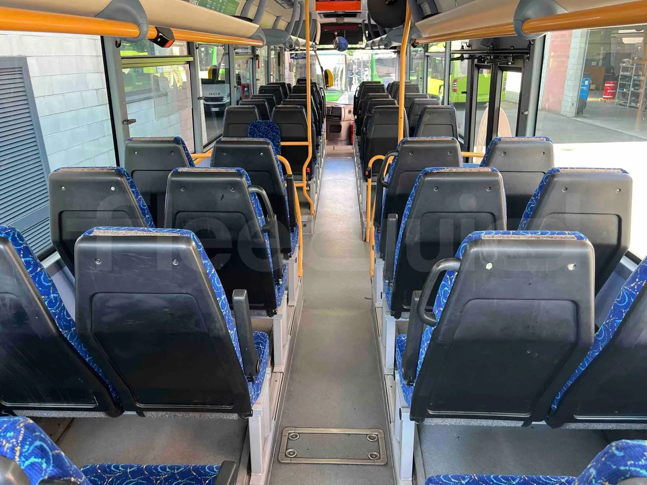 Iveco Crossway - Forward Seats From Middle Position