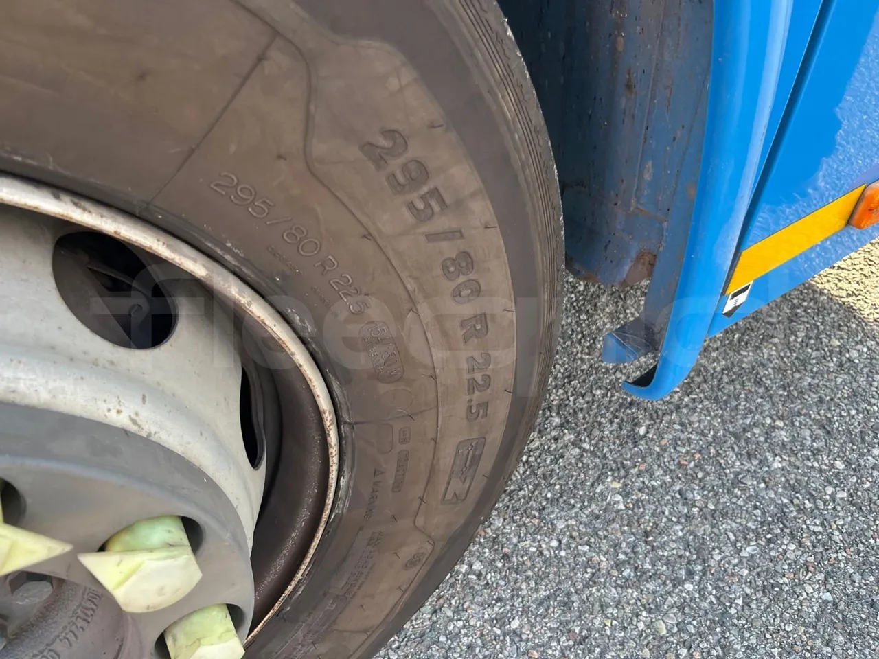 Iveco Crossway - Second Axle Left Side: Tyre Size