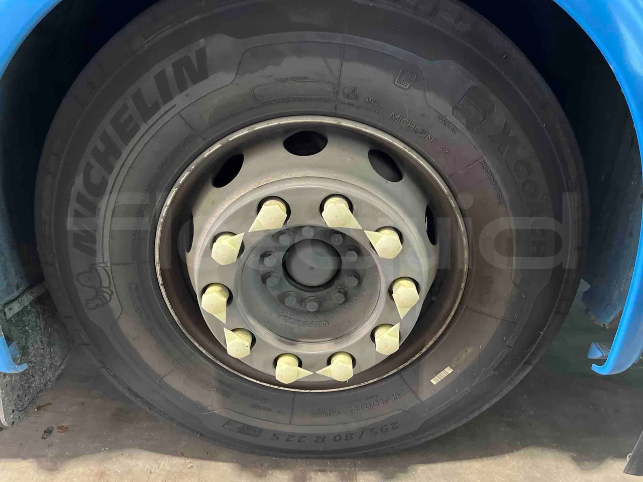 Iveco Crossway - First Axle Left Side: Tyre Size