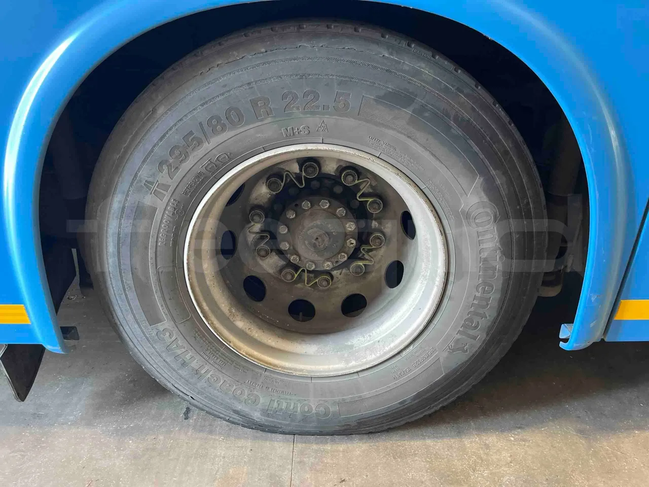 Iveco Crossway - First Axle Left Side: Tyre Tread