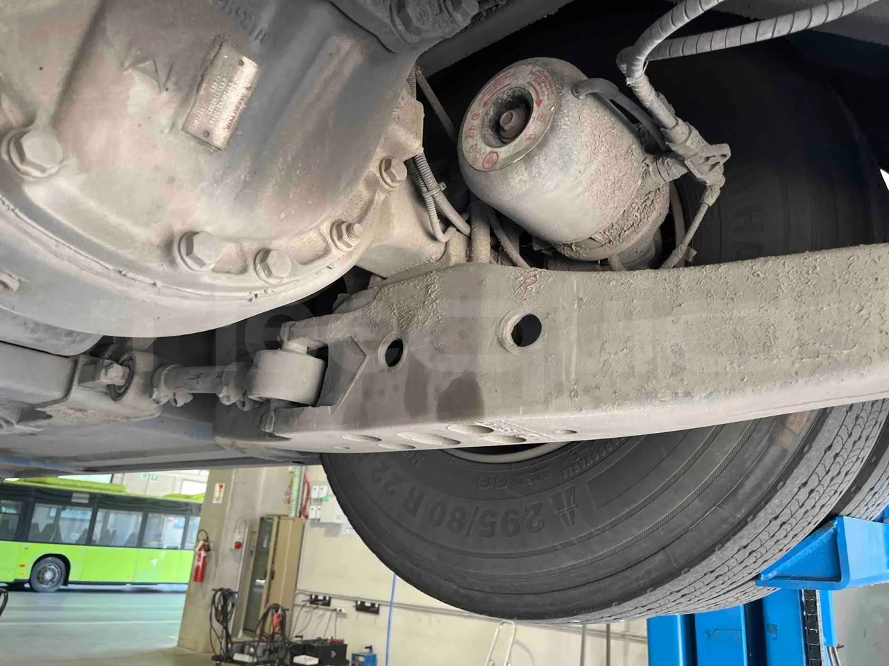 Iveco Crossway - Second Axle Left Side