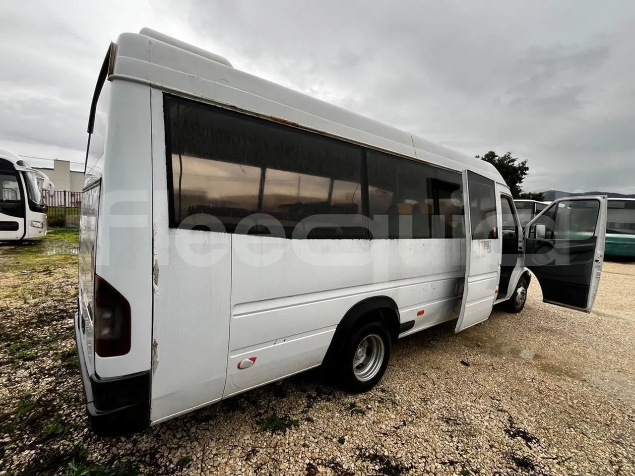 Mercedes-Benz Sprinter AGMB 416CDI/ Euro 3 - 115kW - 6.995 Mt - 3/4 right rear doors open