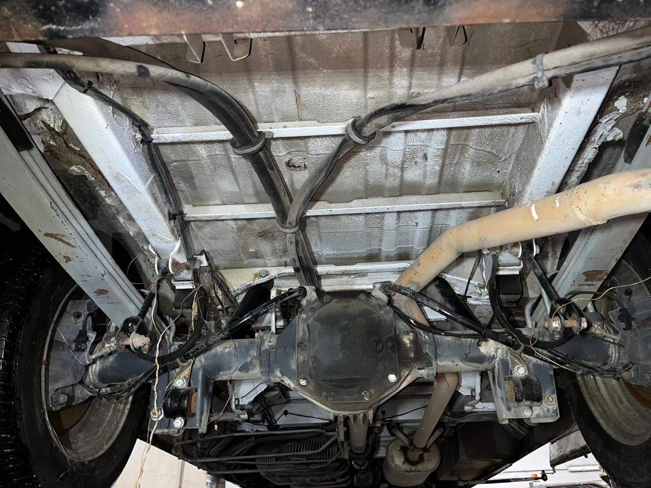 Mercedes-Benz Sprinter AGMB 416CDI/ Euro 3 - 115kW - 6.995 Mt - bellows turntable (18m)