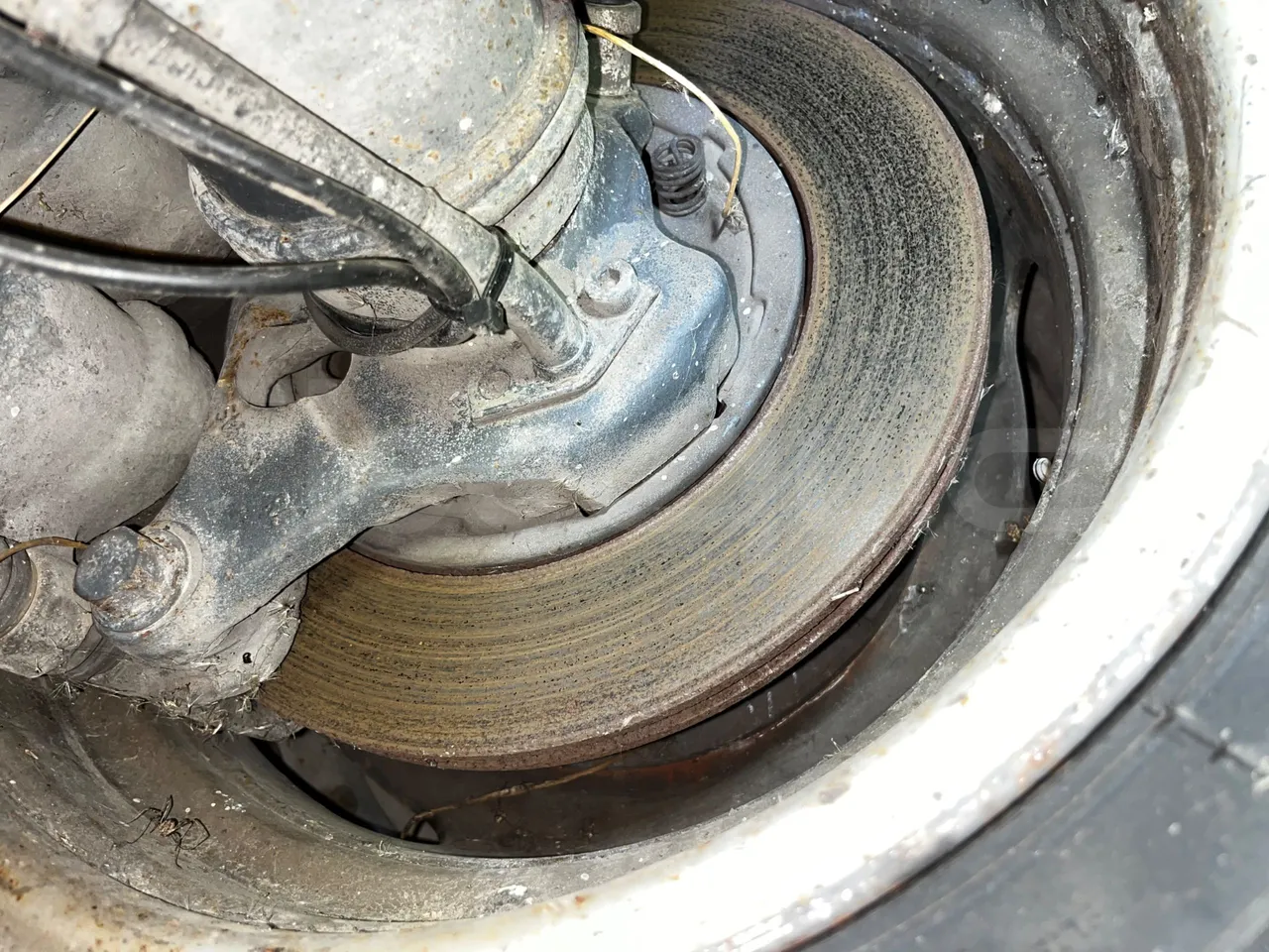 Mercedes-Benz Sprinter AGMB 416CDI/ Euro 3 - 115kW - 6.995 Mt - axle 2 discs left