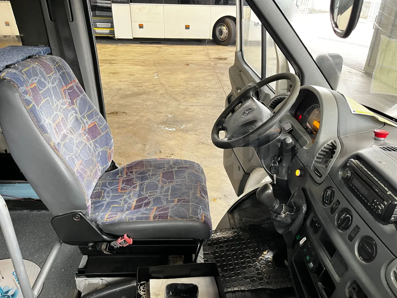 Mercedes-Benz Sprinter AGMB 416CDI/ Euro 3 - 115kW - 6.995 Mt - driver's seat photo