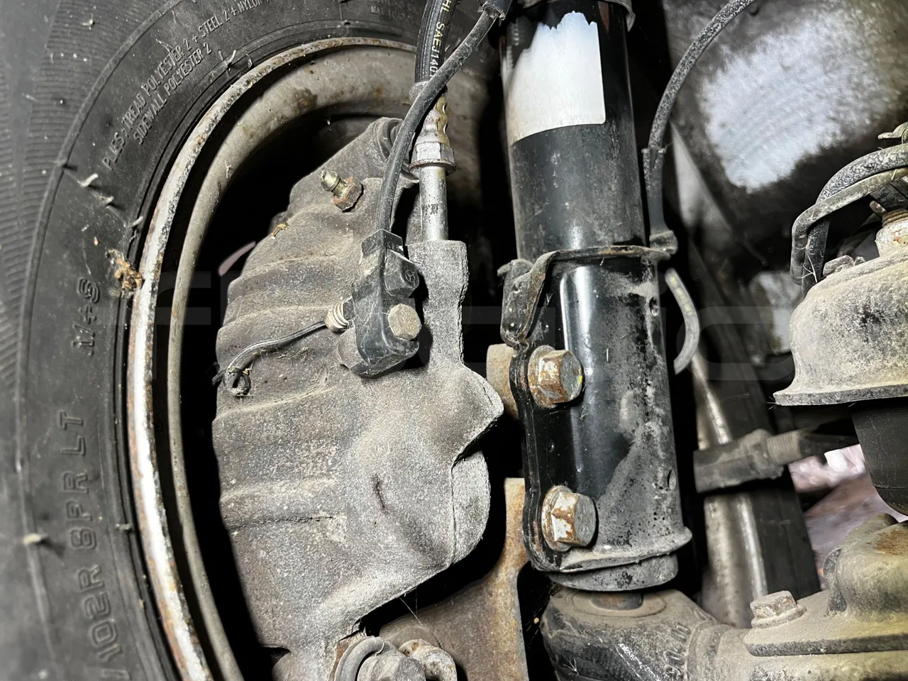 Mercedes-Benz Sprinter AGMB 416CDI/ Euro 3 - 115kW - 6.995 Mt - front brake calipers left