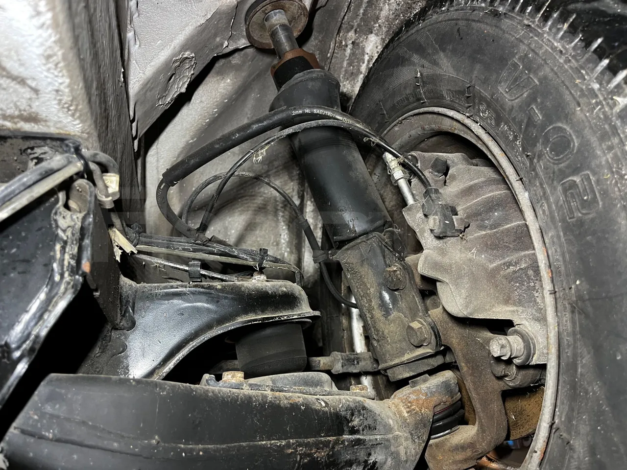 Mercedes-Benz Sprinter AGMB 416CDI/ Euro 3 - 115kW - 6.995 Mt - front shock absorbers left