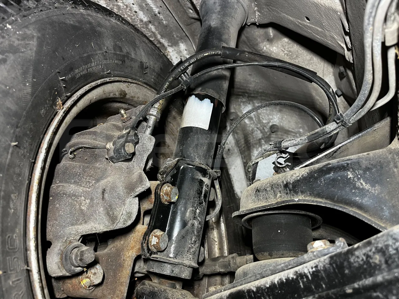 Mercedes-Benz Sprinter AGMB 416CDI/ Euro 3 - 115kW - 6.995 Mt - front shock absorbers right