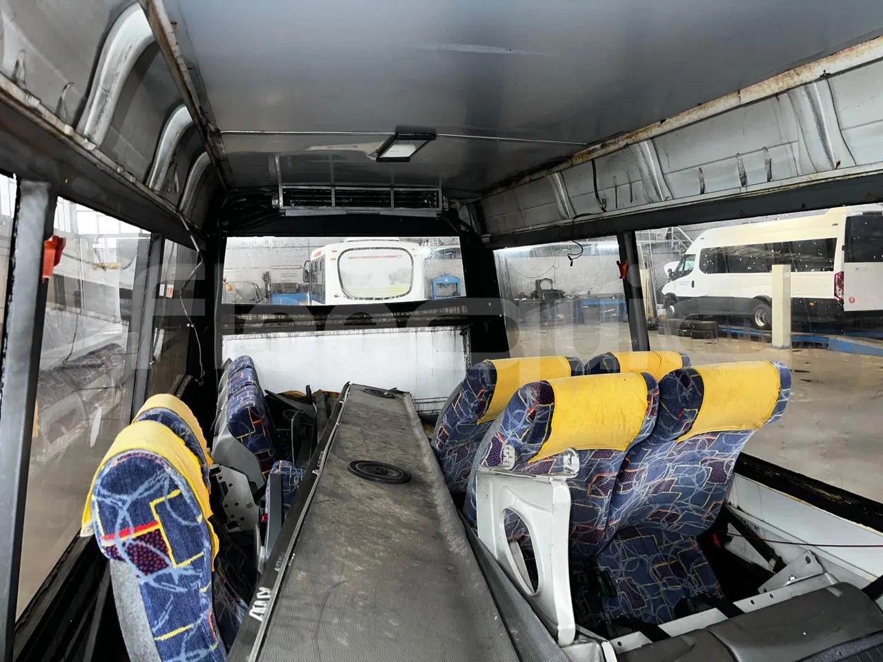 Mercedes-Benz Sprinter AGMB 416CDI/ Euro 3 - 115kW - 6.995 Mt - reverse view middle aisle