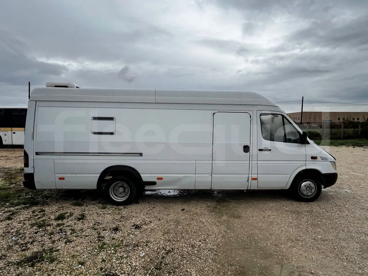 Mercedes-Benz Sprinter AGMB 416CDI/ Euro 3 - 115kW - 6.995 Mt - right side doors closed