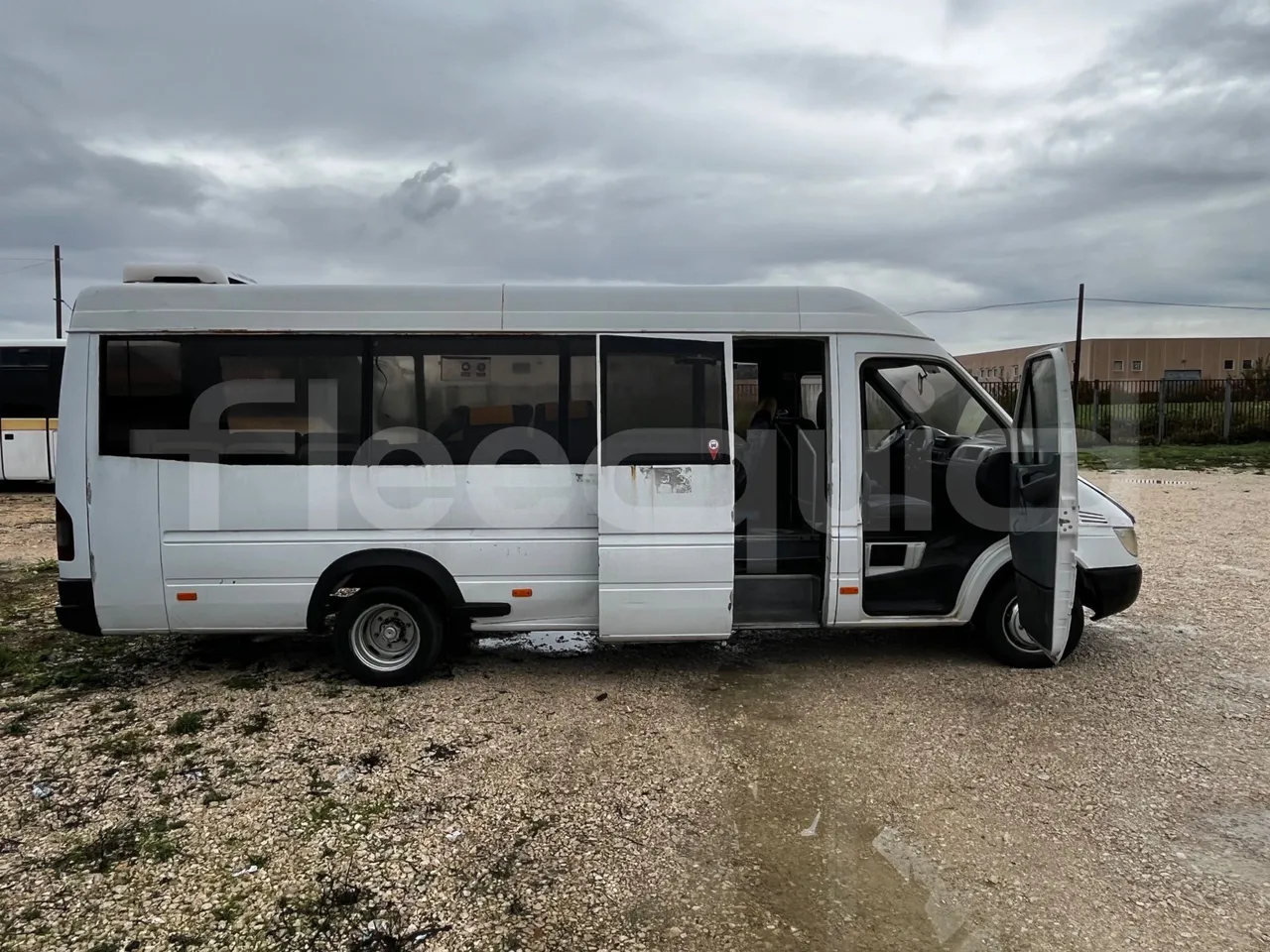 Mercedes-Benz Sprinter AGMB 416CDI/ Euro 3 - 115kW - 6.995 Mt - right side doors open