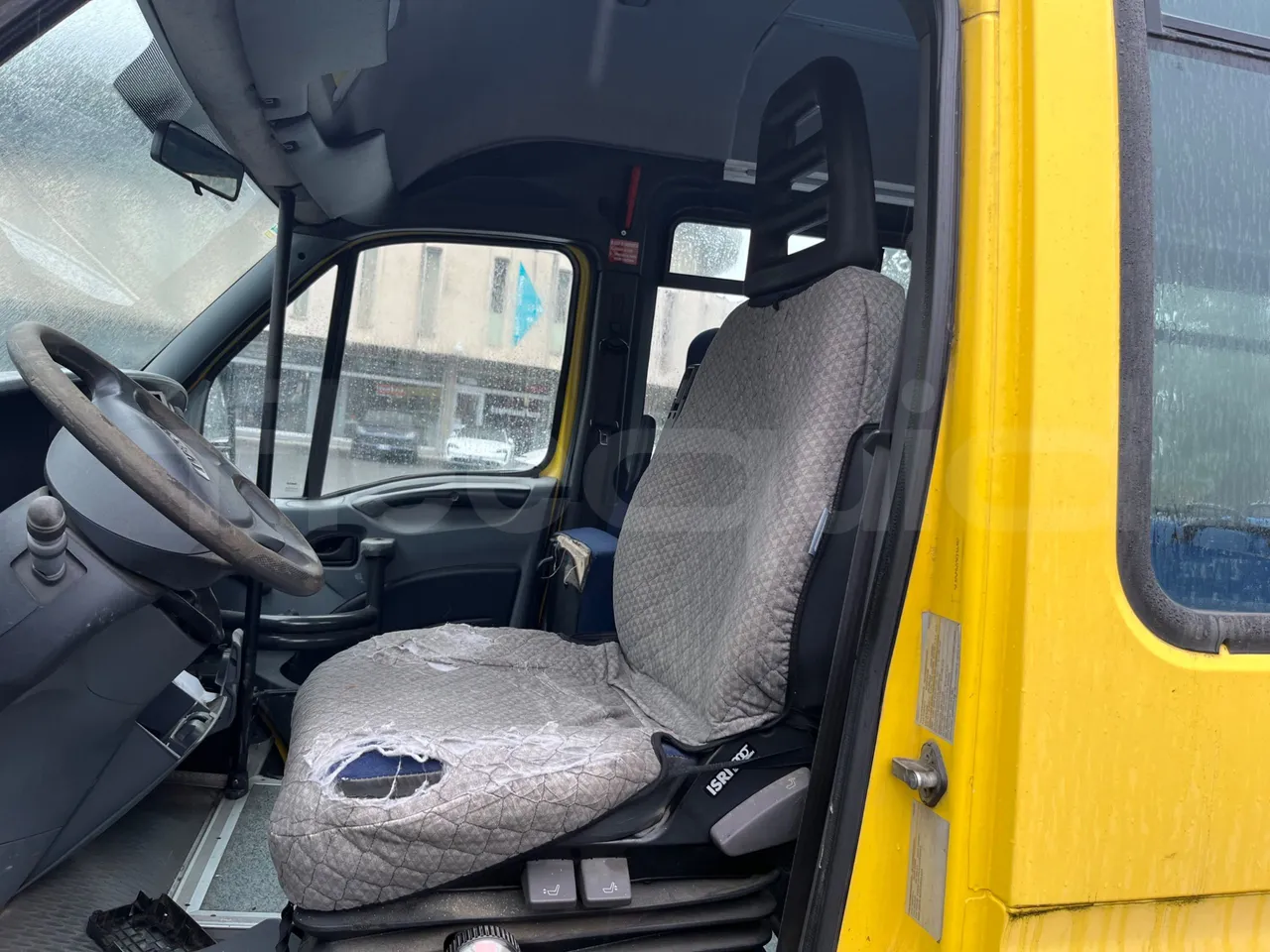 Iveco A50 A50-E4-21-B/ Euro 4 - 130 Kw - 6,948 Mt - driver's seat photo