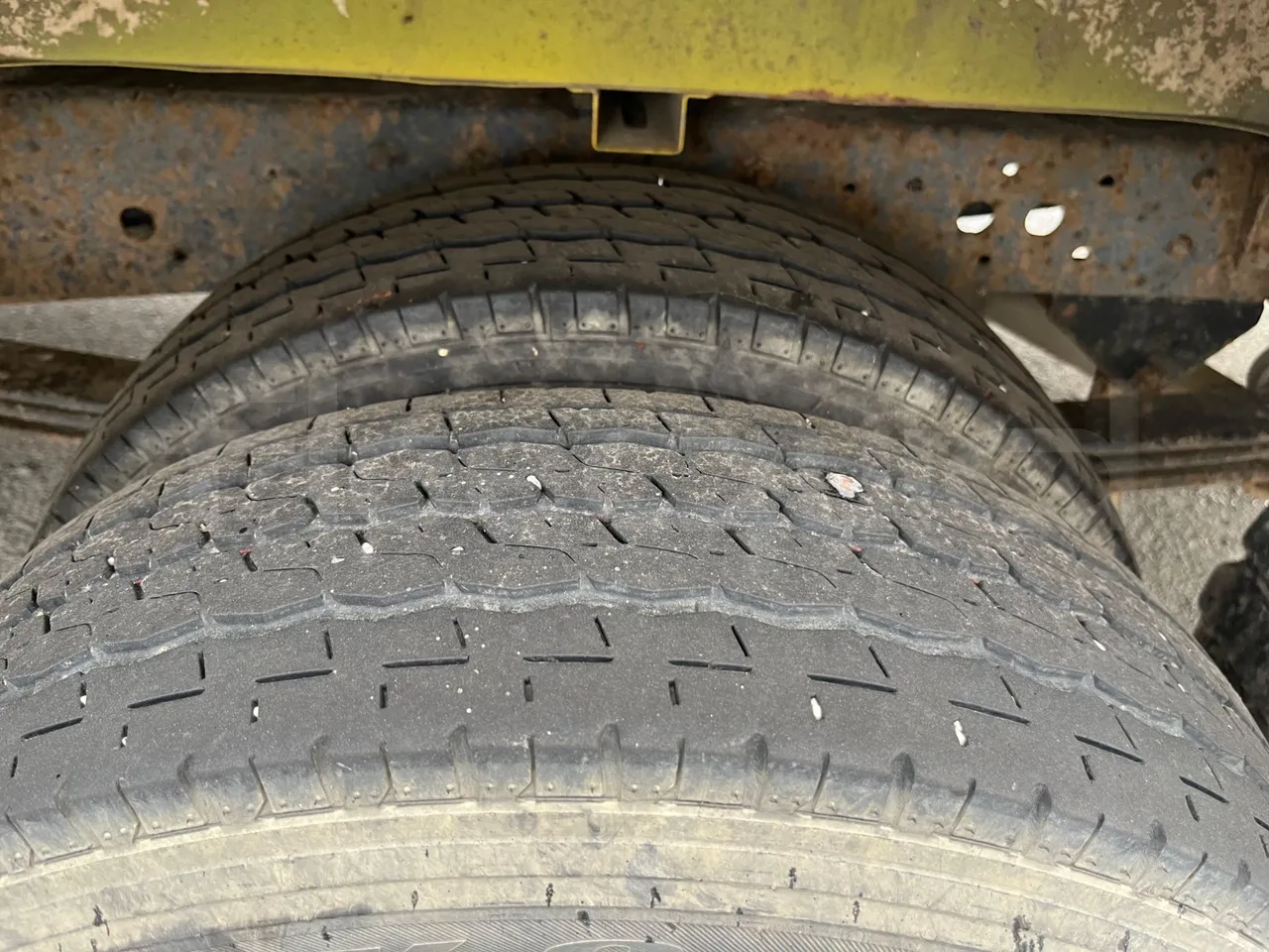Iveco A50 A50-E4-21-B/ Euro 4 - 130 Kw - 6,948 Mt - tread condition second axle tires left