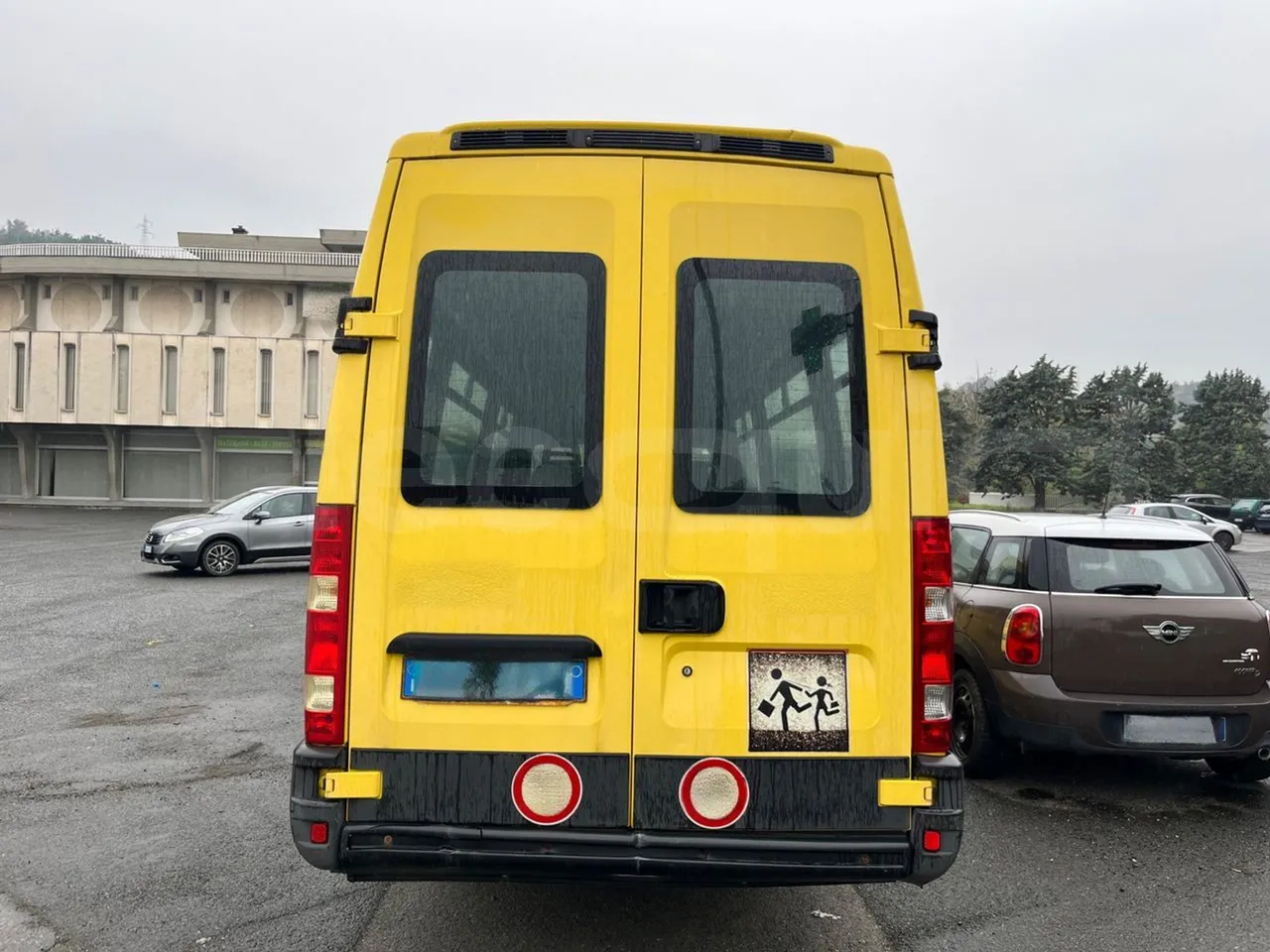 Iveco A50 A50-E4-21-B/ Euro 4 - 130 Kw - 6,948 Mt - rear hatch closed