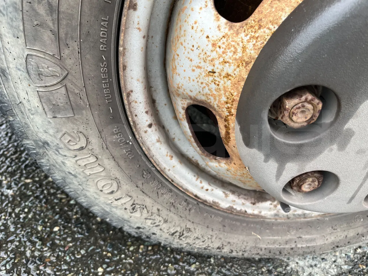 Iveco A50 A50-E4-21-B/ Euro 4 - 130 Kw - 6,948 Mt - front left tire measurements
