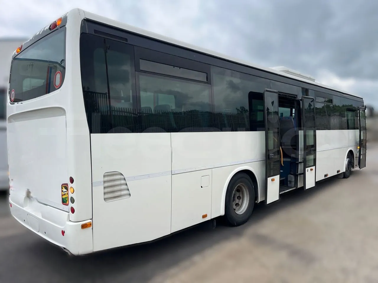 Iveco Crossway SFR160 - Euro5 - 243kW - 12.760mt - 3/4 right rear doors open
