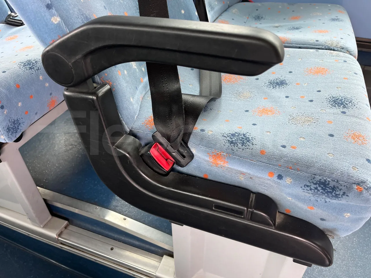 Iveco Crossway SFR160 - Euro5 - 243kW - 12.760mt - armrest detail photo