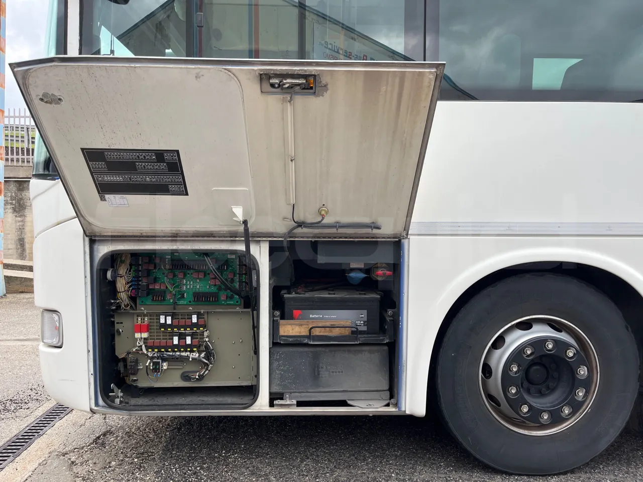 Iveco Crossway SFR160 - Euro5 - 243kW - 12.760mt - external compartments photo