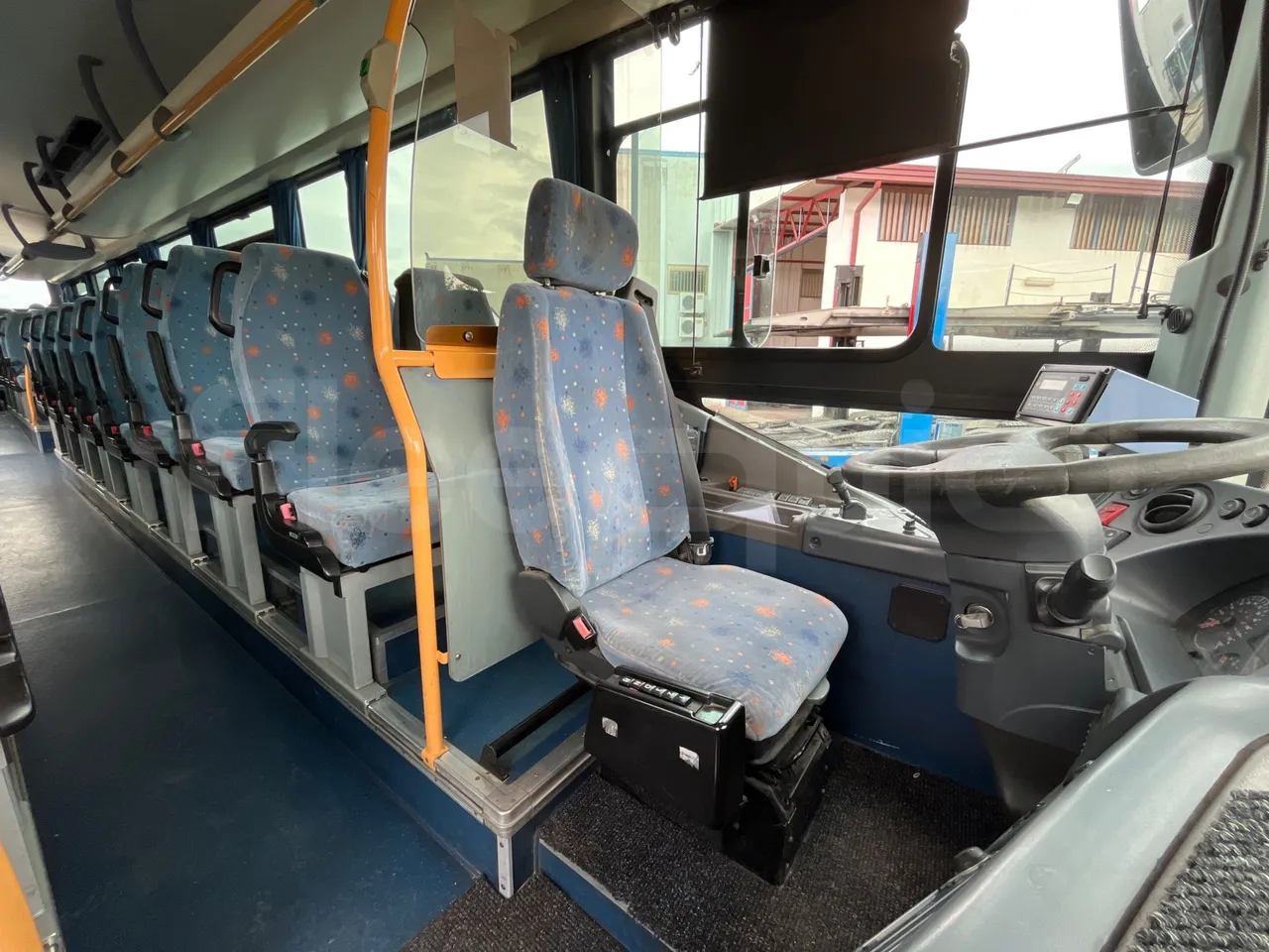 Iveco Crossway SFR160 - Euro5 - 243kW - 12.760mt - footrest detail photo